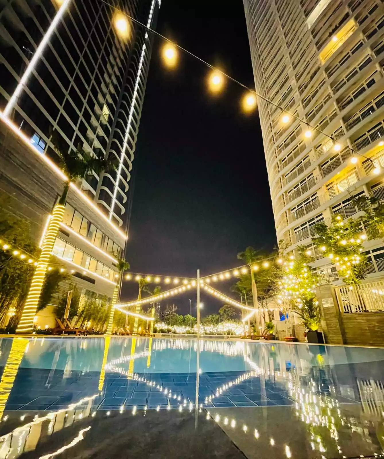 2 BEDROOM APARTMENT FOR SALE - AZURA DANANG