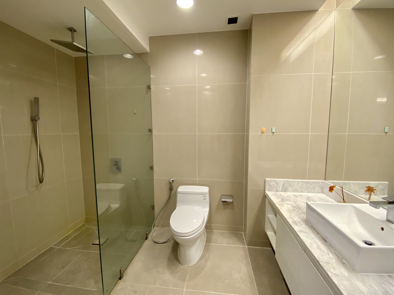 1 BEDROOM APARTMENT FOR SALE IN AZURA BUILDING DA NANG