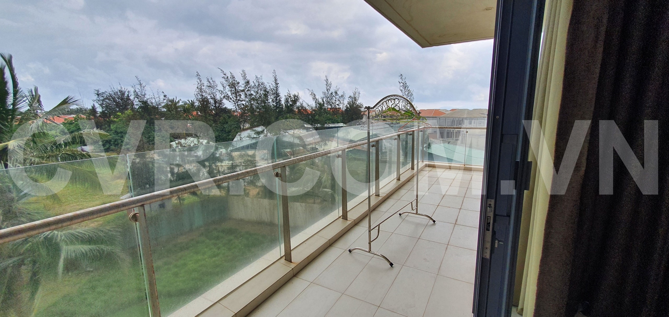 OCEAN VIEW CORNER 2 BDR APARTMENT FOR SALE IN THE OCEAN SUITES, DA NANG