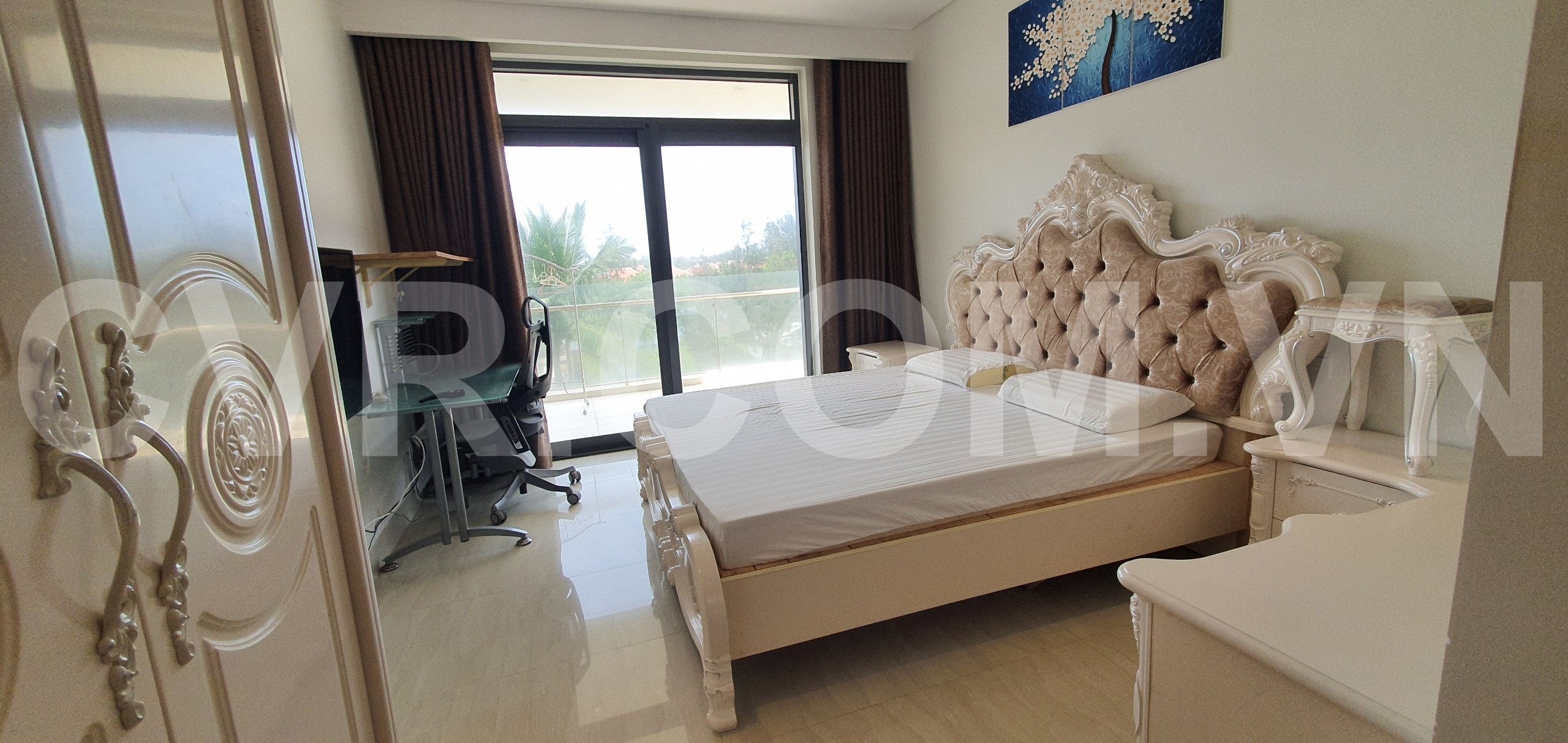 OCEAN VIEW CORNER 2 BDR APARTMENT FOR SALE IN THE OCEAN SUITES, DA NANG