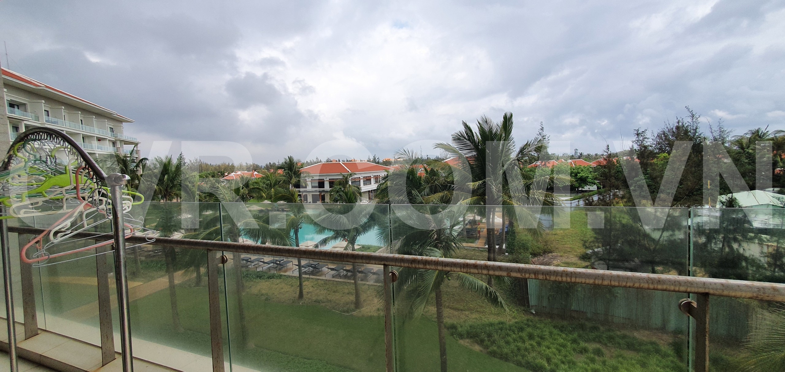 OCEAN VIEW CORNER 2 BDR APARTMENT FOR SALE IN THE OCEAN SUITES, DA NANG