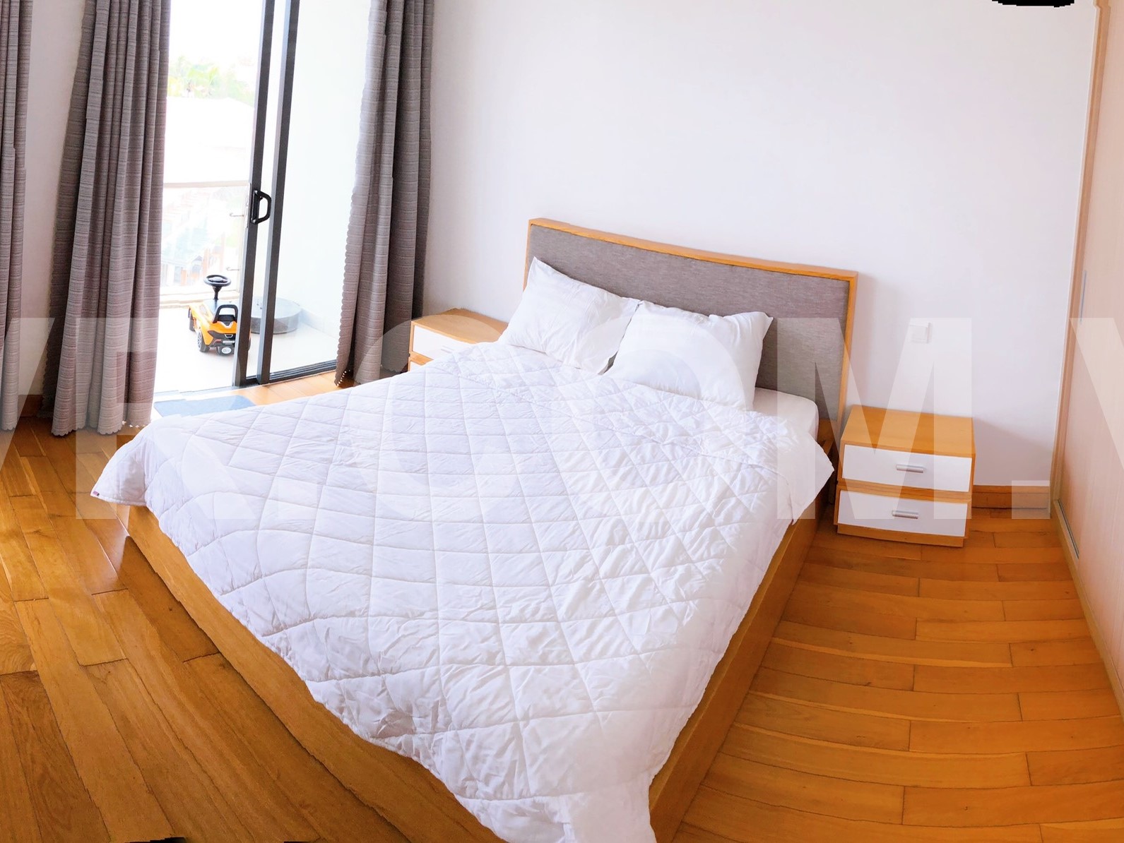 CORNER 2 BDR APARTMENT FOR SALE IN THE OCEAN SUITES, DA NANG