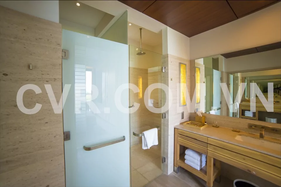 LUXURY TWO BEDROOMS IN HYATT FOR RENT