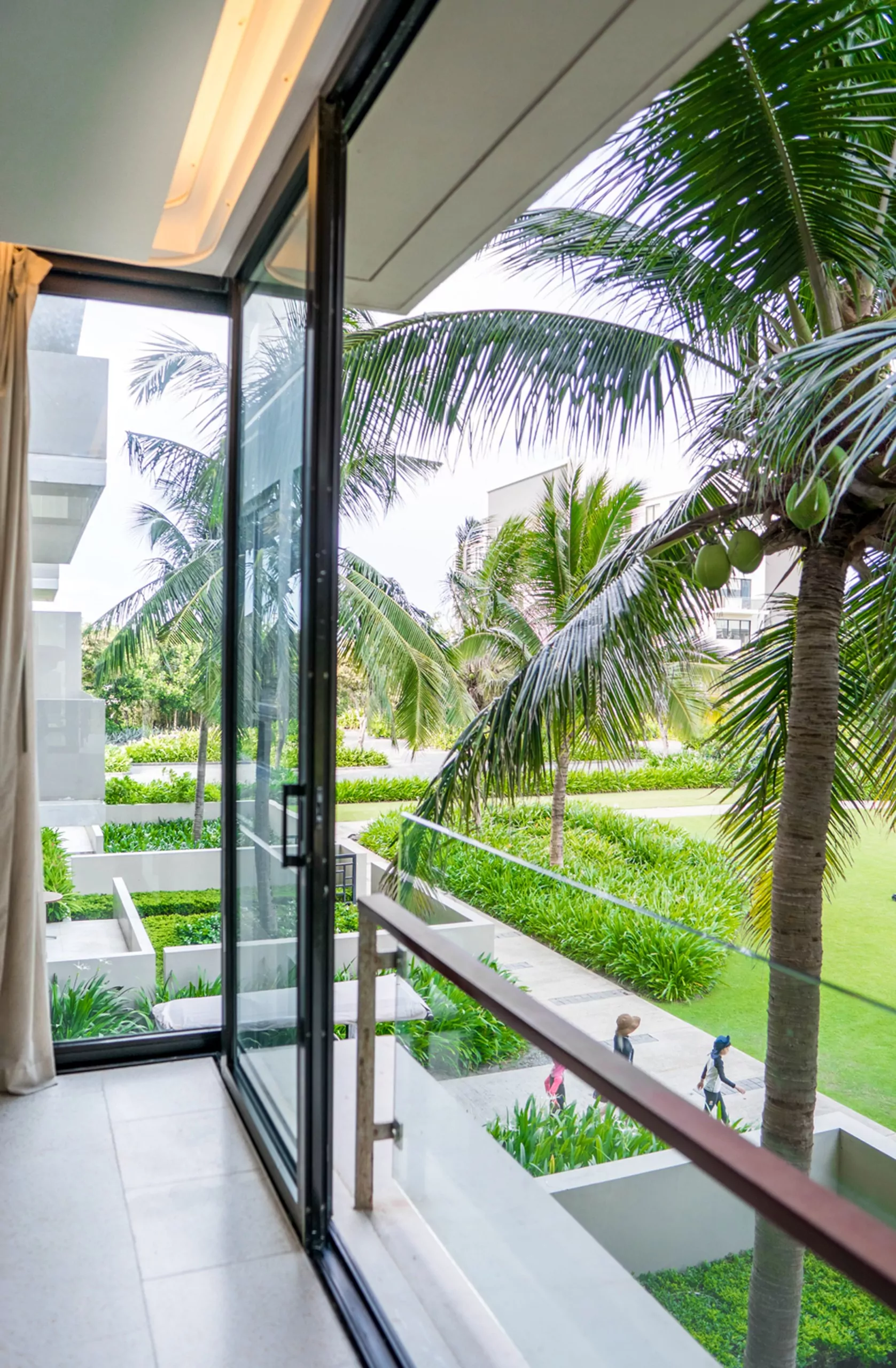 2 BEDROOM LUXURY APARTMENT FOR SALE IN HYATT REGENCY DA NANG