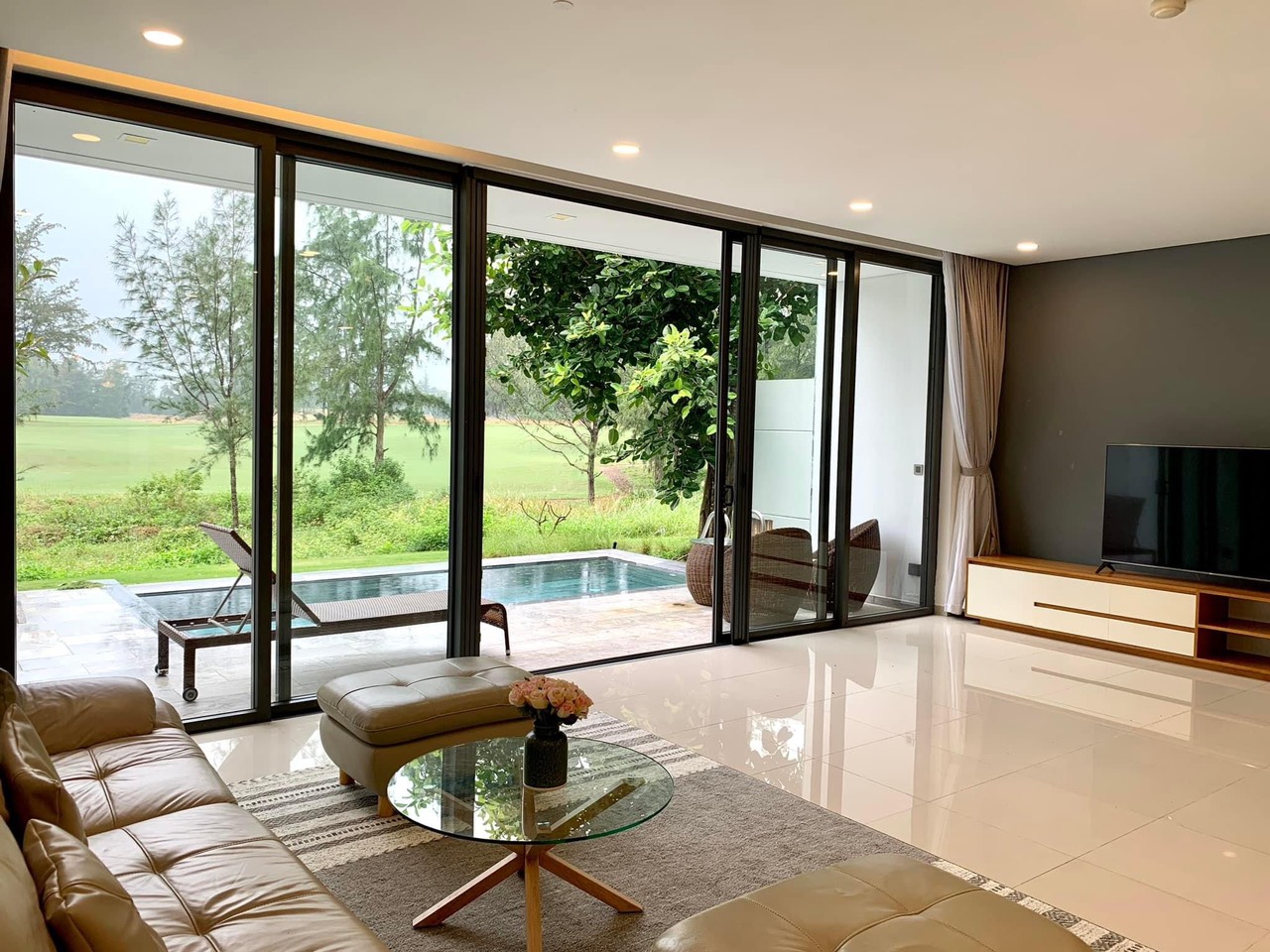 THE POINT GOLF COURSE VILLA 3BDR WITH PINK BOOK FOR SALE IN DA NANG